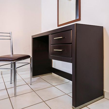 Capital O Hotel Victoria מורליה מראה חיצוני תמונה