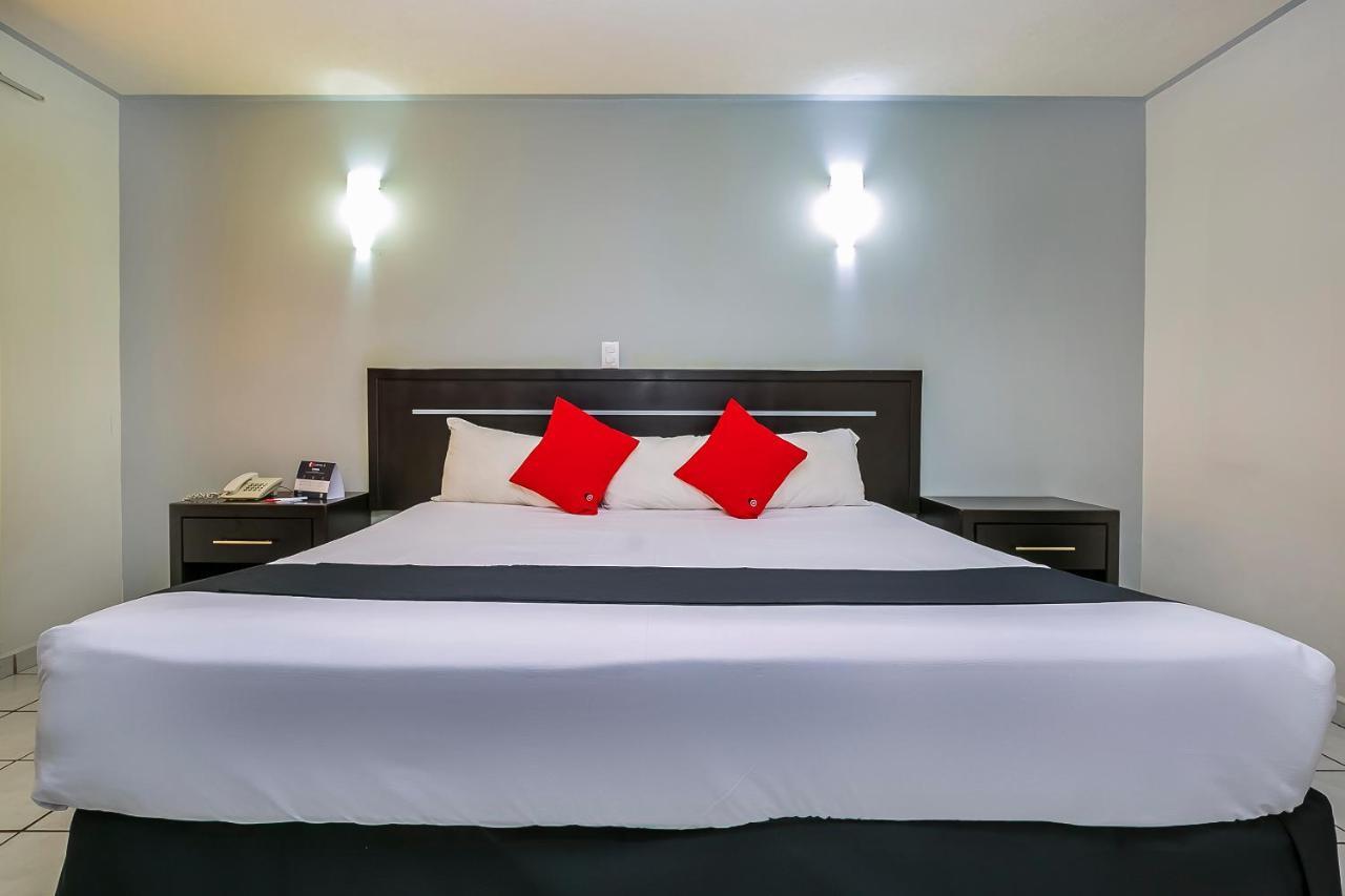 Capital O Hotel Victoria מורליה מראה חיצוני תמונה