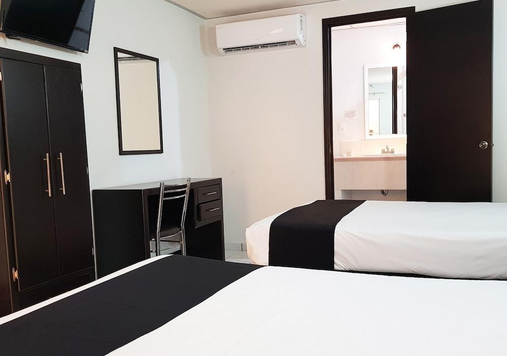 Capital O Hotel Victoria מורליה מראה חיצוני תמונה
