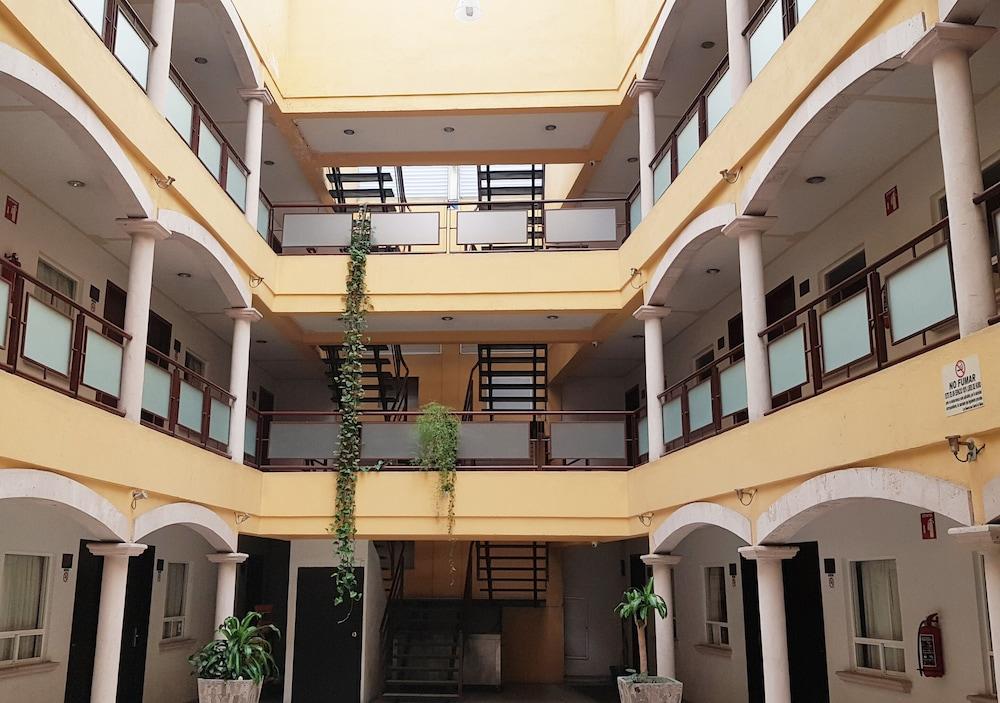 Capital O Hotel Victoria מורליה מראה חיצוני תמונה