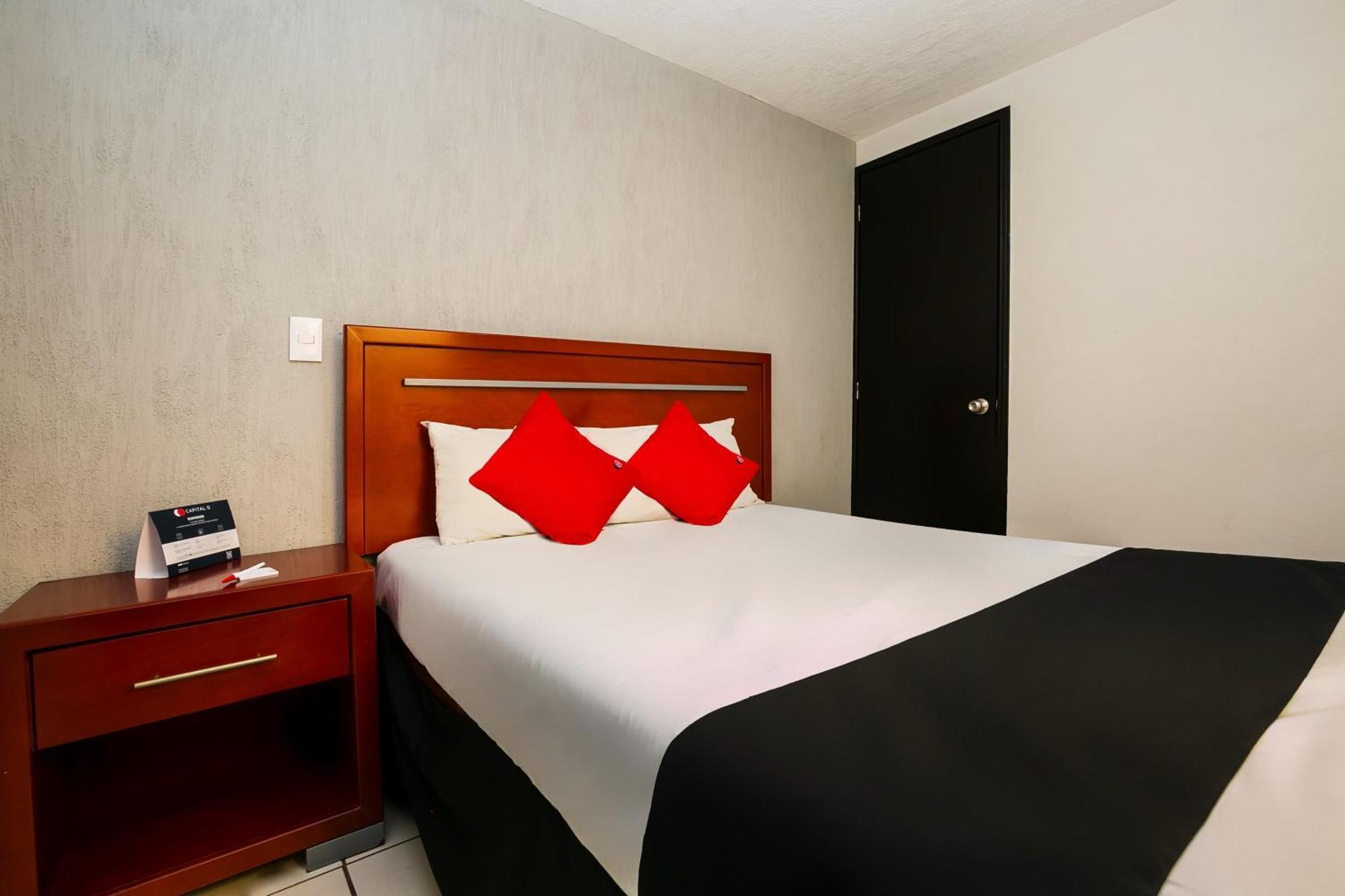 Capital O Hotel Victoria מורליה מראה חיצוני תמונה