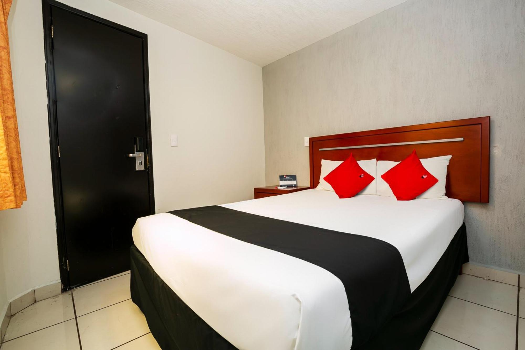 Capital O Hotel Victoria מורליה מראה חיצוני תמונה