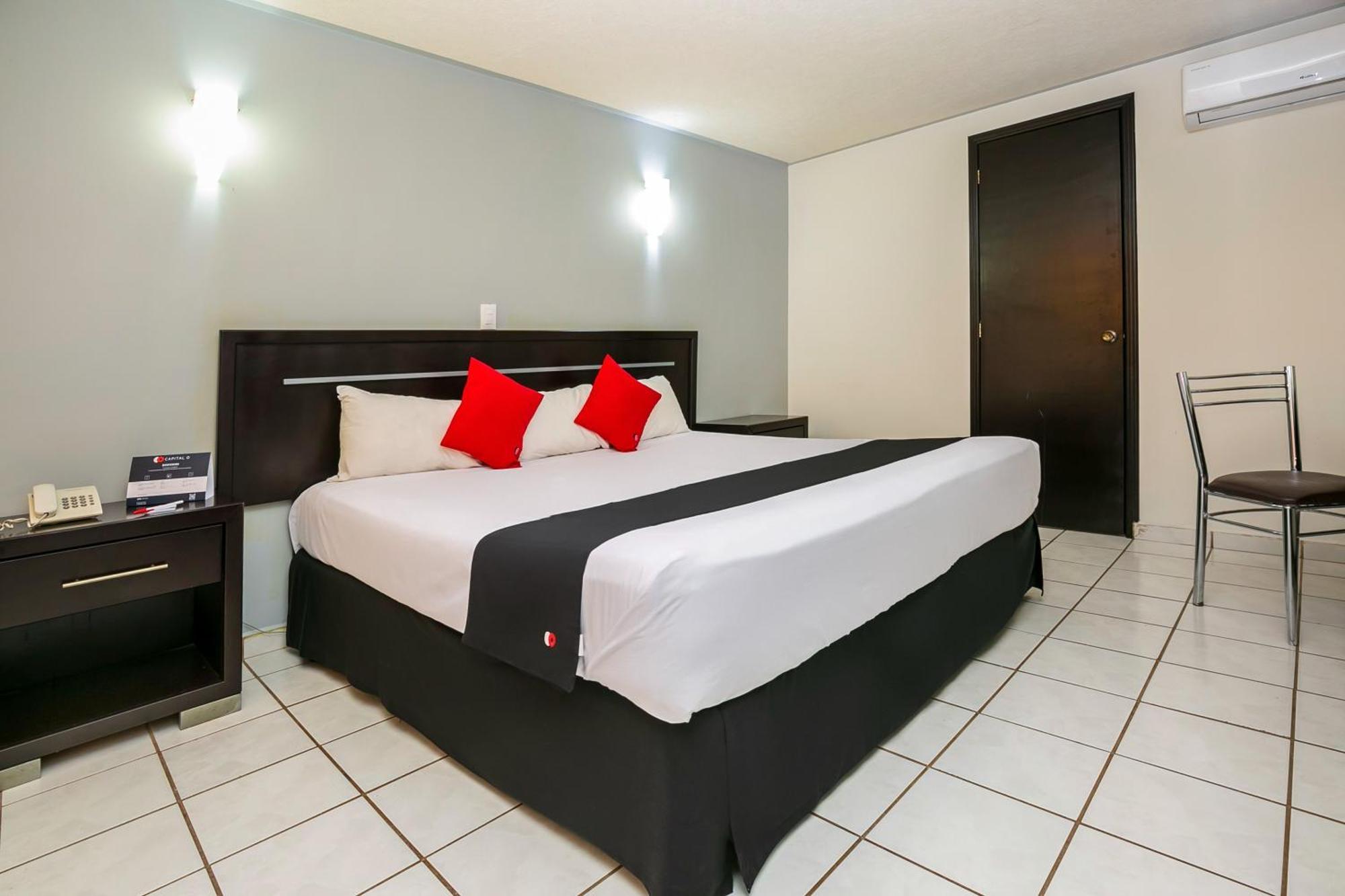 Capital O Hotel Victoria מורליה מראה חיצוני תמונה