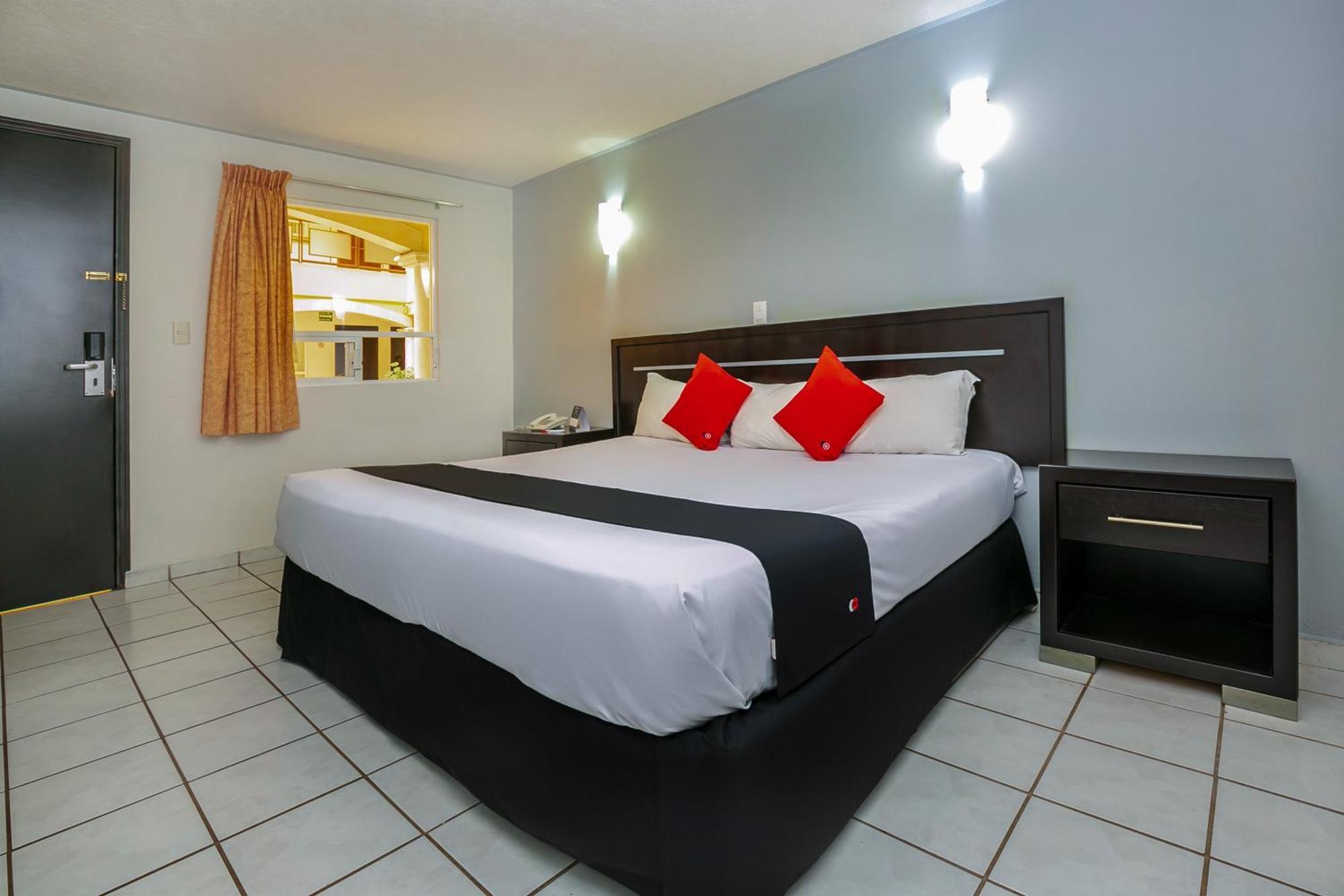 Capital O Hotel Victoria מורליה מראה חיצוני תמונה