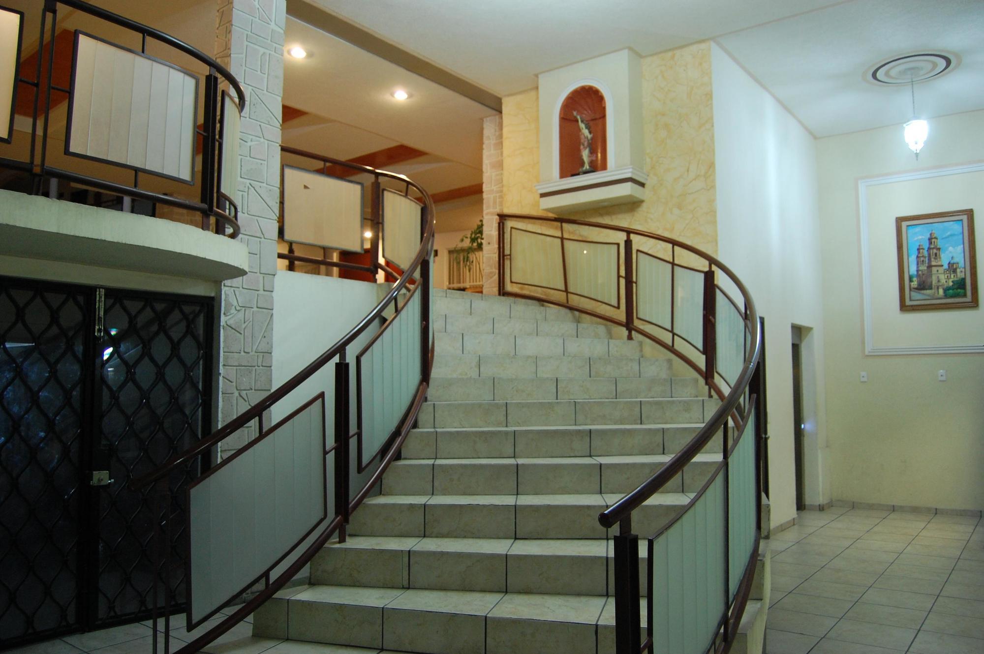 Capital O Hotel Victoria מורליה מראה חיצוני תמונה
