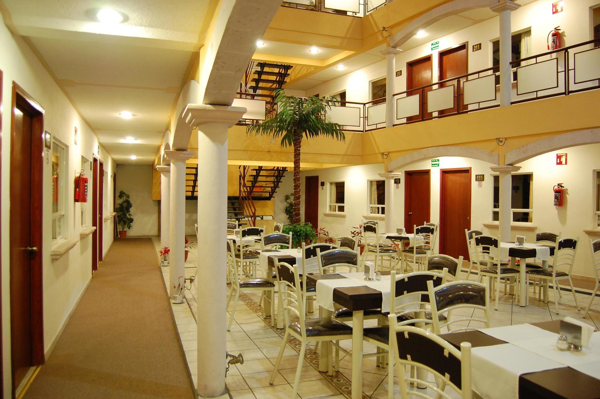 Capital O Hotel Victoria מורליה מראה חיצוני תמונה